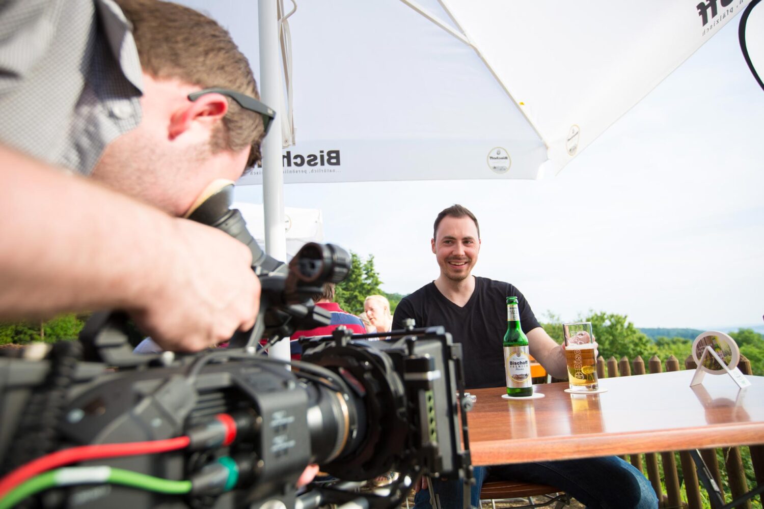 Projekte-Bischoff-Dreharbeiten-Biergarten