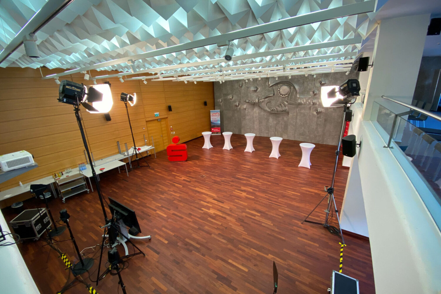 Studiokulisse-des-Livestreams