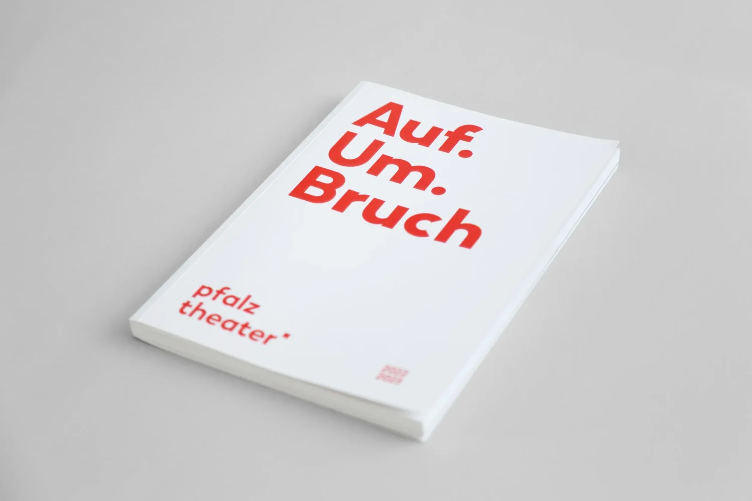 Cover-Spielzeitbuch-Pfalztheater-Kaiserslautern